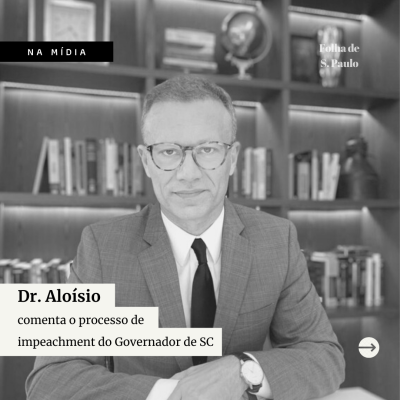 Dr. Aloísio comenta processo de impeachment do Governador de Santa Catarina - O Dr. Aloísio foi convidado pela&nbsp;Folha de S. Paulo para analisar o processo de impeachment do Governador de Santa Catarina, Carlos Moisés, e o recente julgamento do Tribunal Especial da Assembleia Legislativa que determinou o seu afastamento por 180 dias.
A denúncia que embasou o processo contra o Governador foi de ter igualado o salário dos procuradores do Executivo ao do Legislativo, sem passar pela via do projeto de lei.
Em análise jurídica, Dr. Aloísio Zimmer entende que o acréscimo no salário dos procuradores do Executivo para igualar aos do Legislativo deveria ter passado por votação da Assembleia. Porém, entende que deveria haver “juízo de intensidade da gravidade”.

"O impeachment tem sido distorcido, criando instabilidade política e tirando o peso da escolha dos eleitores”.⁣

Além disso:

"legalidades ocorrem no cotidianos das administrações e podem se resolver a partir de uma denúncia do Ministério Público, inquéritos, pela ação do Tribunal de Contas. O impeachment seria para o mais grave. Mas, muitas vezes é a primeira medida, quando se perde apoio na casa legislativa. É mais um vício do que virtude do sistema".

Ao fim, Dr. Aloísio pontuou que "governadores e prefeitos estão sendo julgados por crime de “governabilidade” e não de “responsabilidade”.
⁣📎&nbsp; A matéria completa está em: Folha de S. Paulo.⁣